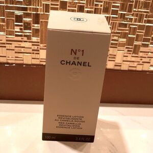 CHANEL No.1 DE Revitalizing Essence Lotion 100 mg.